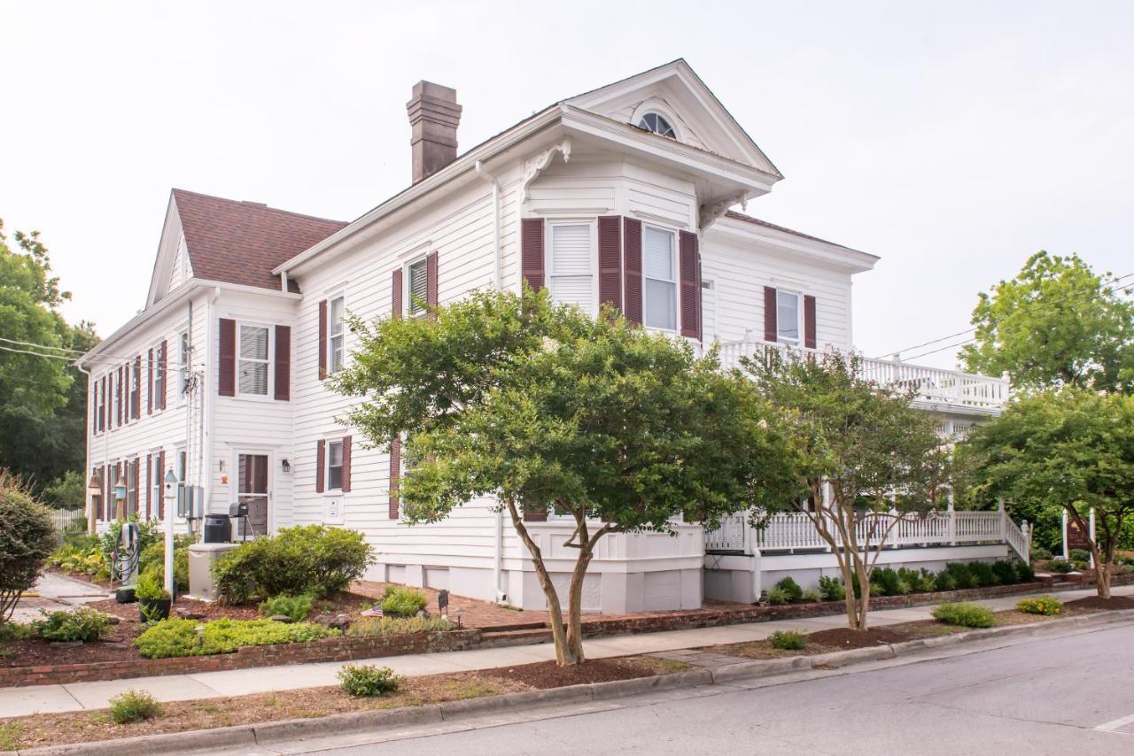 Pecan Tree Inn Beaufort Bagian luar foto