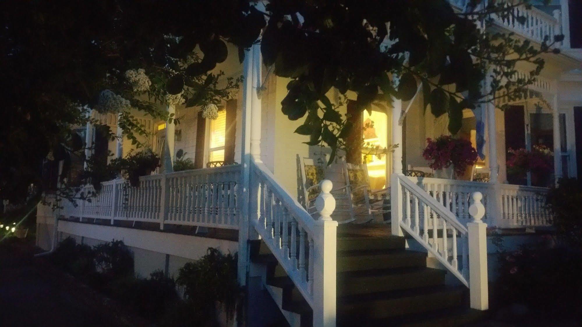 Pecan Tree Inn Beaufort Bagian luar foto