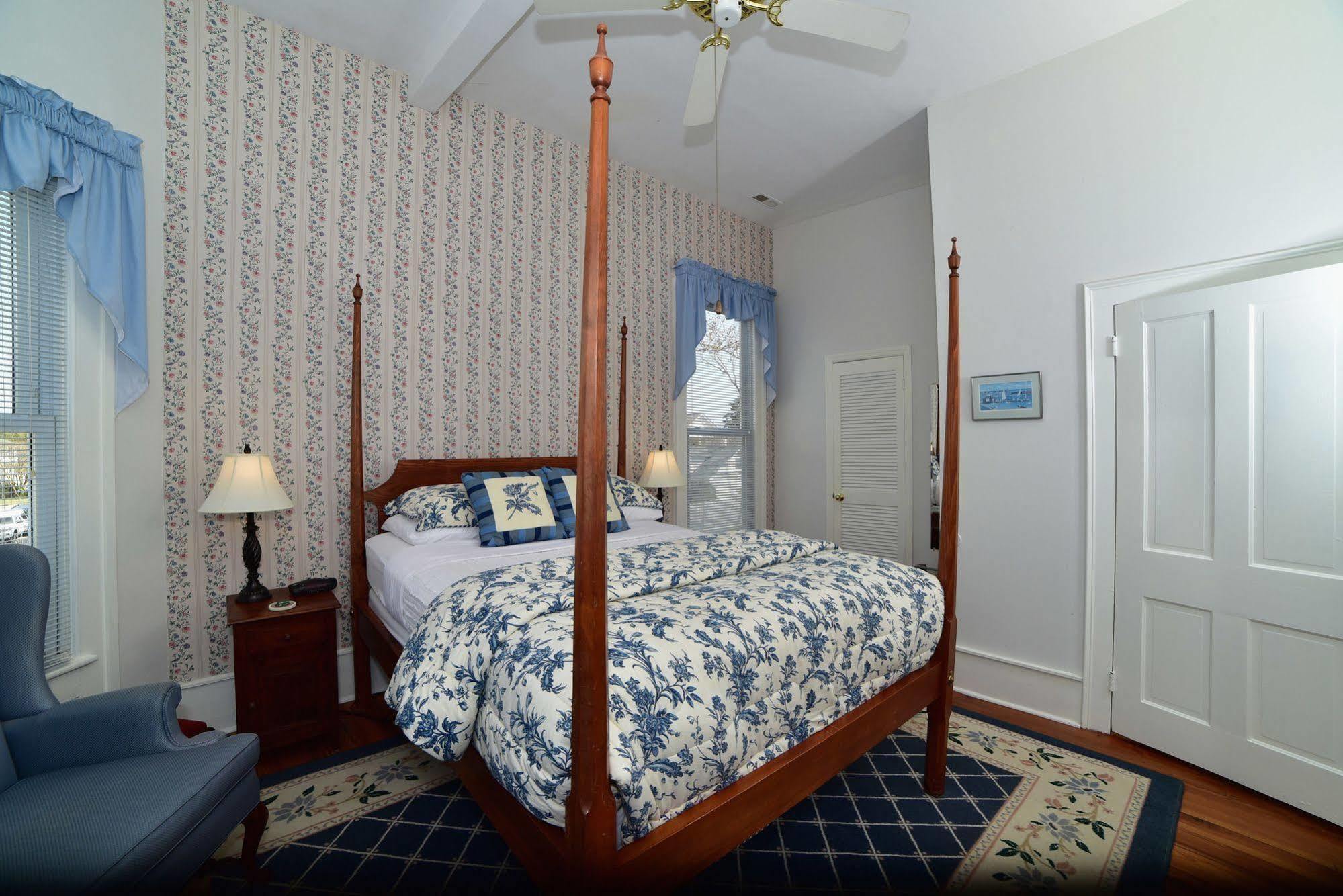 Pecan Tree Inn Beaufort Bagian luar foto