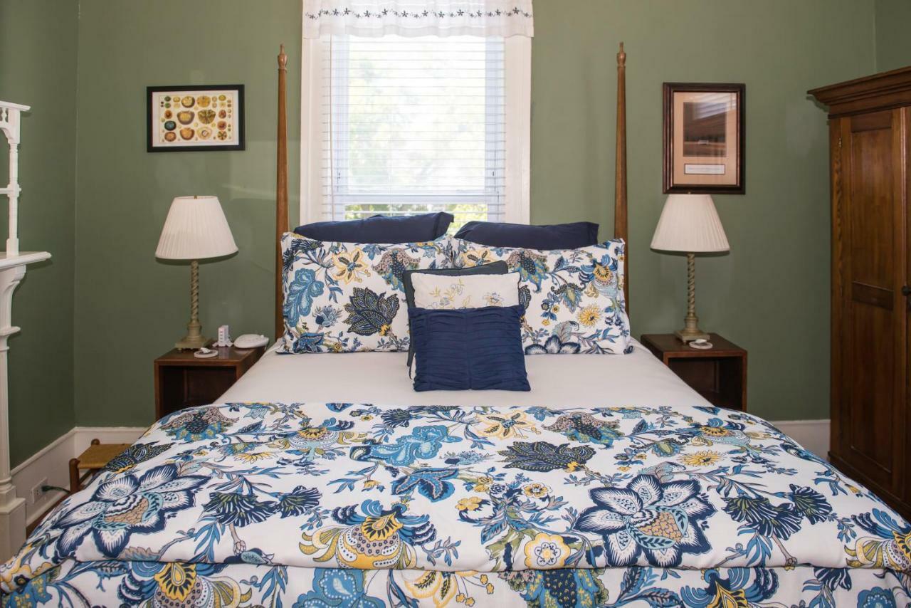 Pecan Tree Inn Beaufort Bagian luar foto