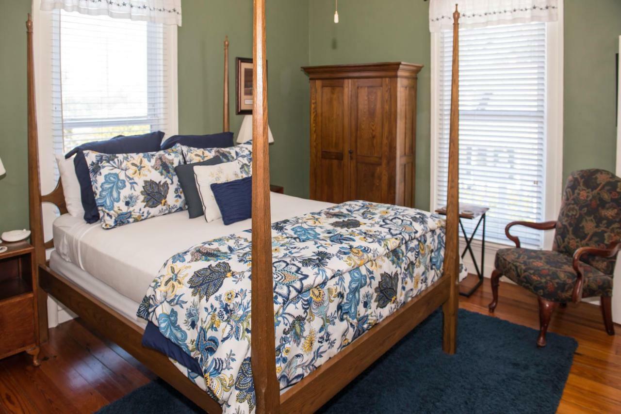 Pecan Tree Inn Beaufort Bagian luar foto